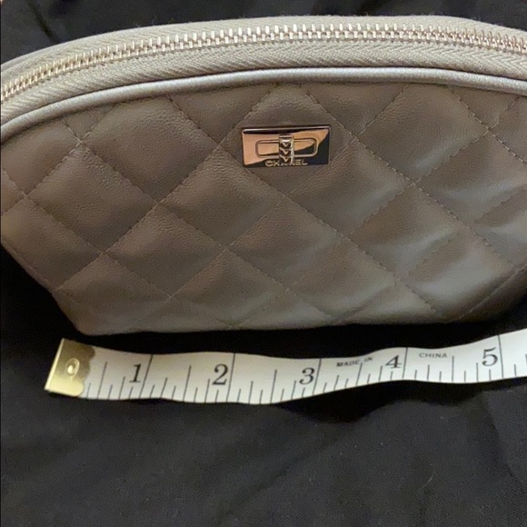 Authentic CHANEL cosmetic case/pouch - Picture 8 of 10